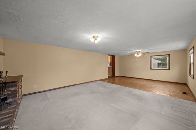 2031 W Pleasant Valley Road, Parma, OH 44134