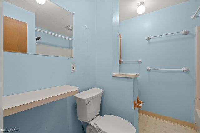 2031 W Pleasant Valley Road, Parma, OH 44134