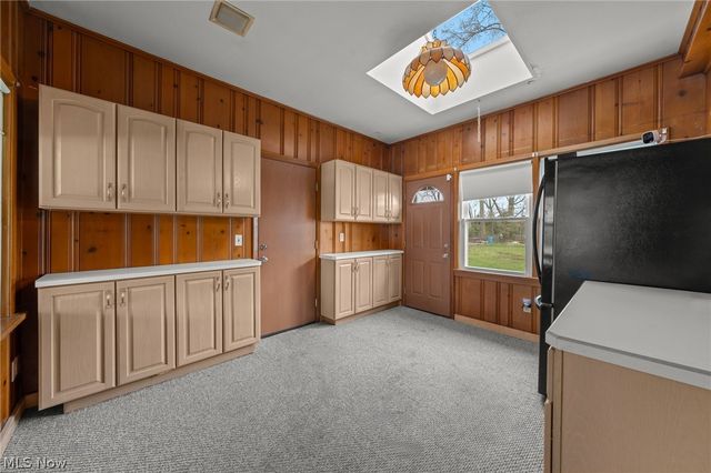 2031 W Pleasant Valley Road, Parma, OH 44134