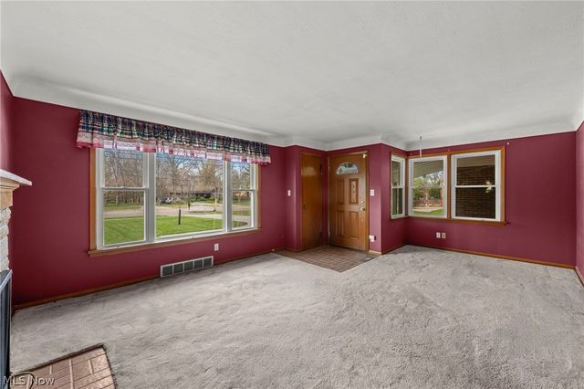 2031 W Pleasant Valley Road, Parma, OH 44134