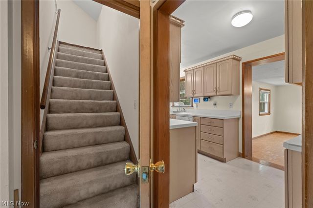 2031 W Pleasant Valley Road, Parma, OH 44134