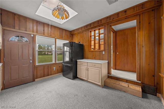 2031 W Pleasant Valley Road, Parma, OH 44134