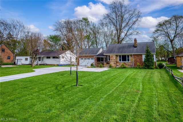 2031 W Pleasant Valley Road, Parma, OH 44134