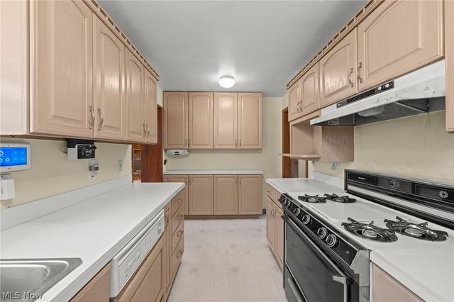 2031 W Pleasant Valley Road, Parma, OH 44134