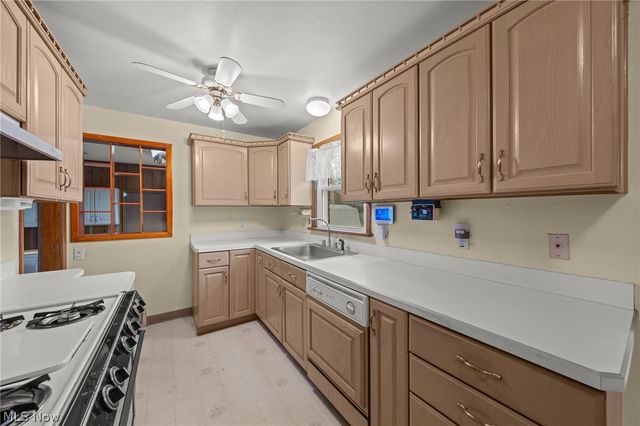 2031 W Pleasant Valley Road, Parma, OH 44134