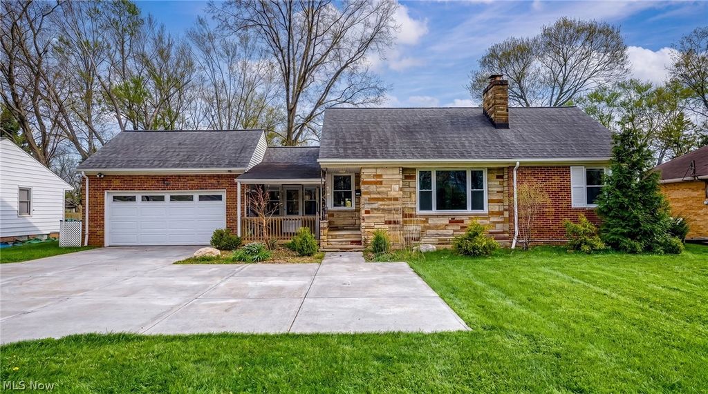 2031 W Pleasant Valley Road, Parma, OH 44134