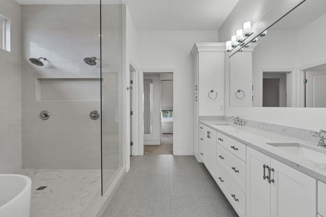 2415 N Paradise Cir, Wichita, KS 67205