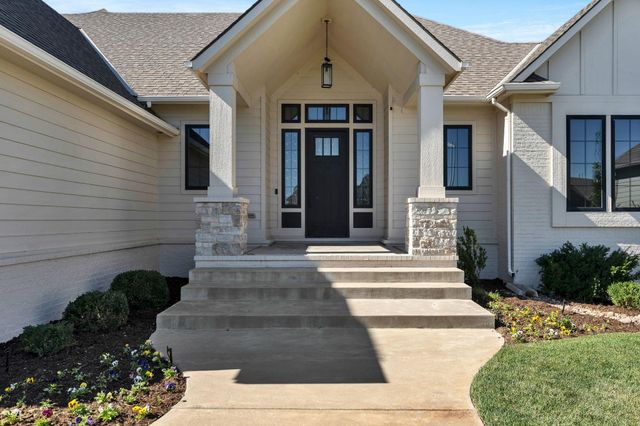 2415 N Paradise Cir, Wichita, KS 67205