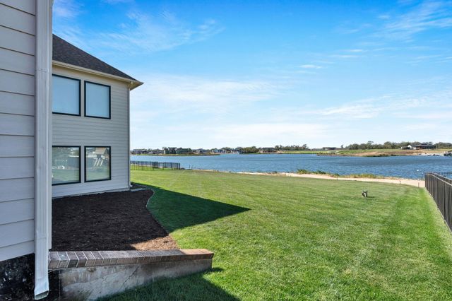 2415 N Paradise Cir, Wichita, KS 67205