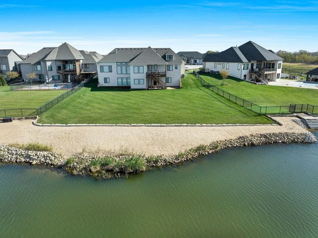 2415 N Paradise Cir, Wichita, KS 67205