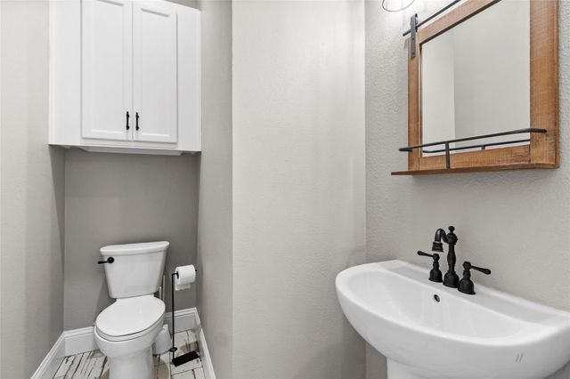 300 Broadmoor Drive, Huntsville, TX 77340