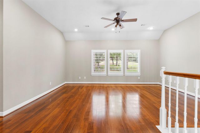 300 Broadmoor Drive, Huntsville, TX 77340