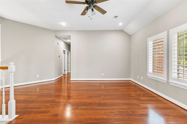 300 Broadmoor Drive, Huntsville, TX 77340