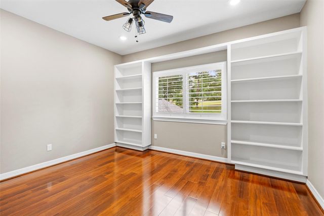 300 Broadmoor Drive, Huntsville, TX 77340