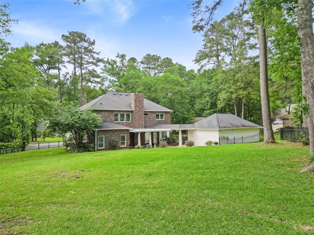 300 Broadmoor Drive, Huntsville, TX 77340