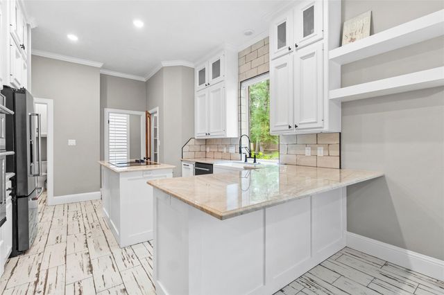 300 Broadmoor Drive, Huntsville, TX 77340