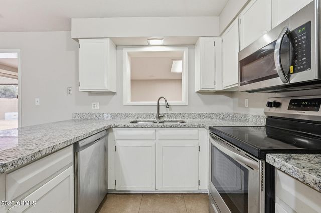 5824 S COLLEGE Avenue, Tempe, AZ 85283