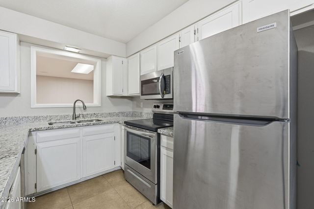 5824 S COLLEGE Avenue, Tempe, AZ 85283