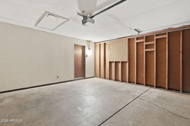 5824 S COLLEGE Avenue, Tempe, AZ 85283