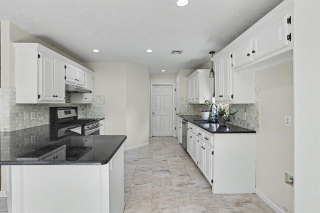 608 NW 174th Street, Edmond, OK 73012