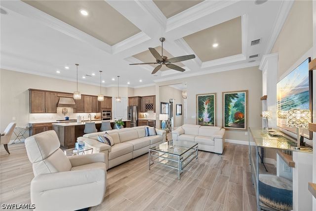 9573 Everglades DR, Naples, FL 34120