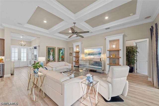 9573 Everglades DR, Naples, FL 34120