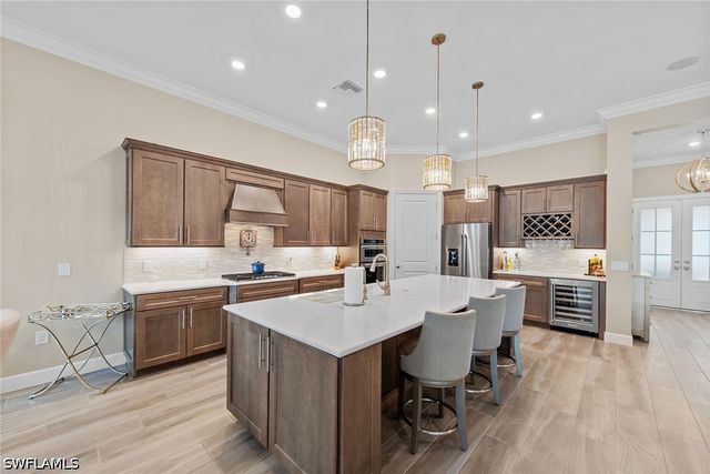 9573 Everglades DR, Naples, FL 34120