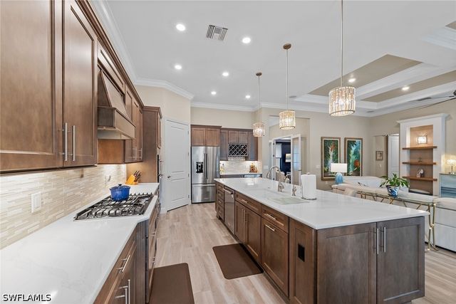 9573 Everglades DR, Naples, FL 34120