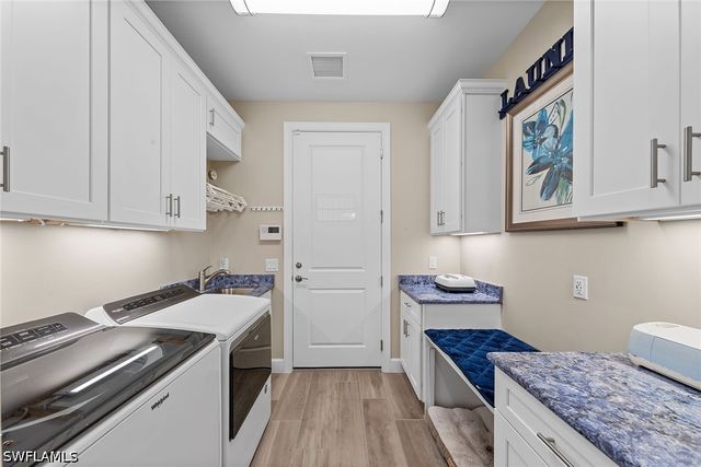 9573 Everglades DR, Naples, FL 34120