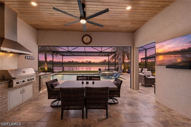 9573 Everglades DR, Naples, FL 34120