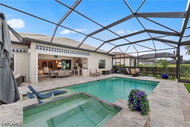 9573 Everglades DR, Naples, FL 34120