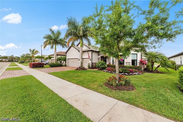 9573 Everglades DR, Naples, FL 34120
