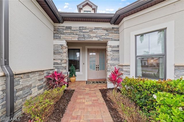 9573 Everglades DR, Naples, FL 34120