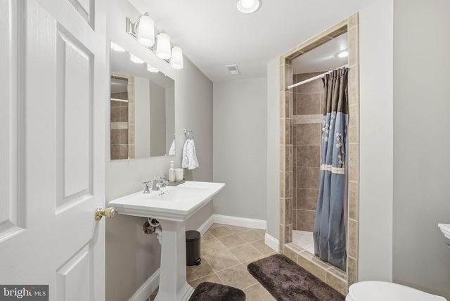 22773 HIGHCREST CIR, Brambleton, VA 20148