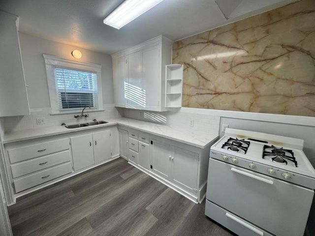 987 N Adoline Avenue, Fresno, CA 93728