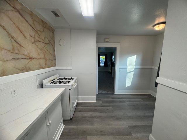 987 N Adoline Avenue, Fresno, CA 93728