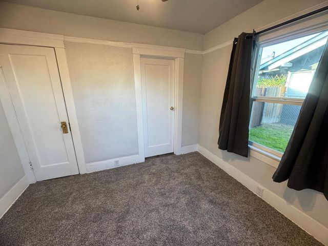 987 N Adoline Avenue, Fresno, CA 93728