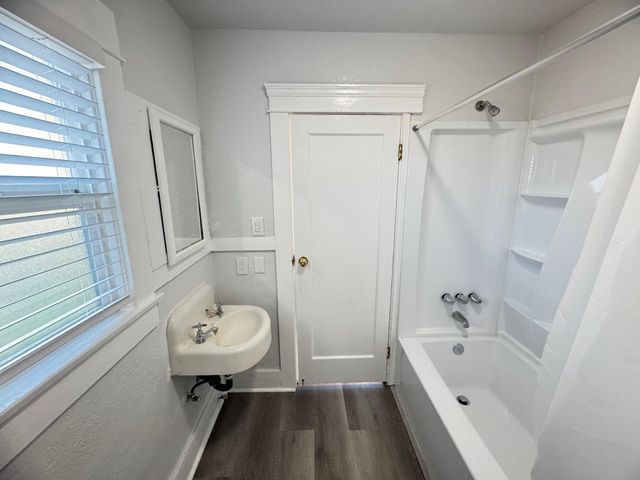 987 N Adoline Avenue, Fresno, CA 93728