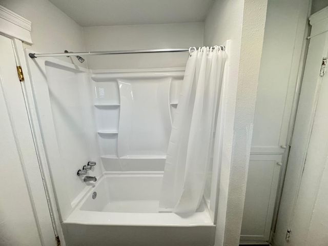 987 N Adoline Avenue, Fresno, CA 93728