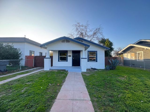 987 N Adoline Avenue, Fresno, CA 93728
