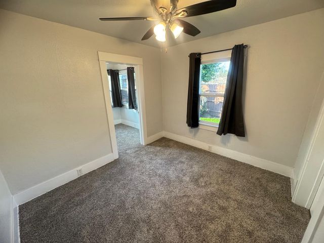 987 N Adoline Avenue, Fresno, CA 93728