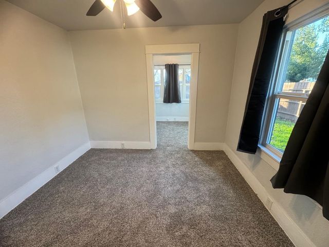 987 N Adoline Avenue, Fresno, CA 93728