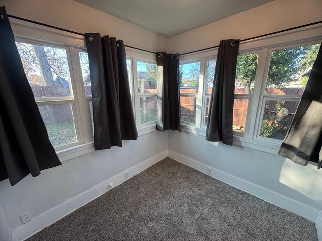 987 N Adoline Avenue, Fresno, CA 93728