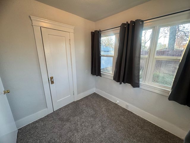 987 N Adoline Avenue, Fresno, CA 93728