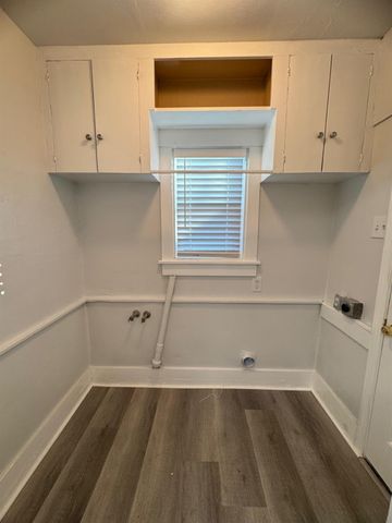 987 N Adoline Avenue, Fresno, CA 93728