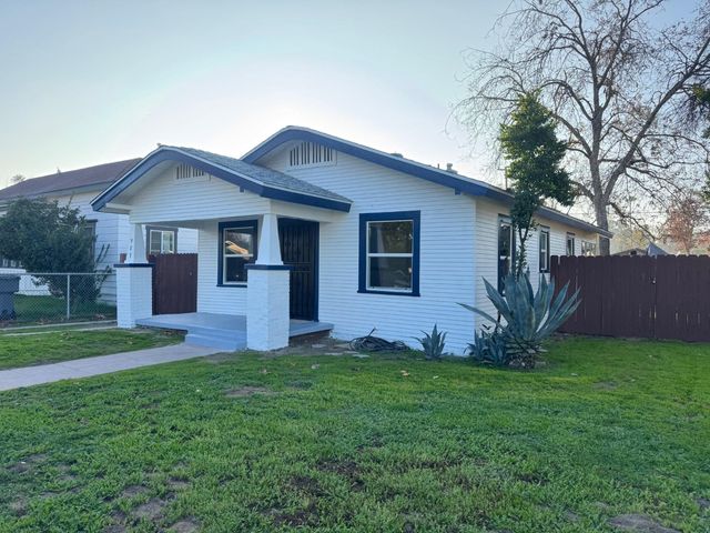 987 N Adoline Avenue, Fresno, CA 93728
