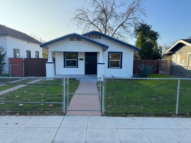 987 N Adoline Avenue, Fresno, CA 93728