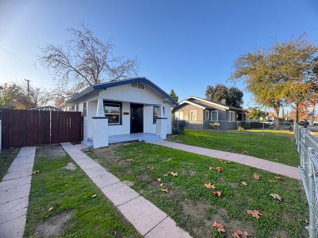 987 N Adoline Avenue, Fresno, CA 93728