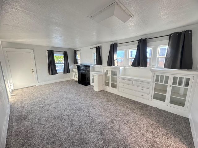 987 N Adoline Avenue, Fresno, CA 93728