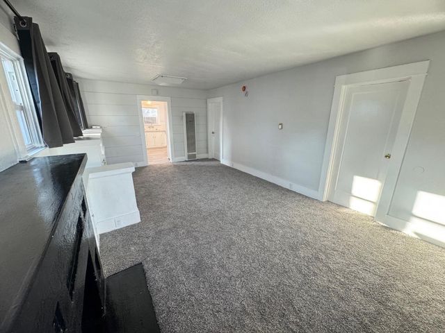 987 N Adoline Avenue, Fresno, CA 93728